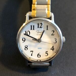 Vintage Women’s Timex Two Tone casual expansion band watch.